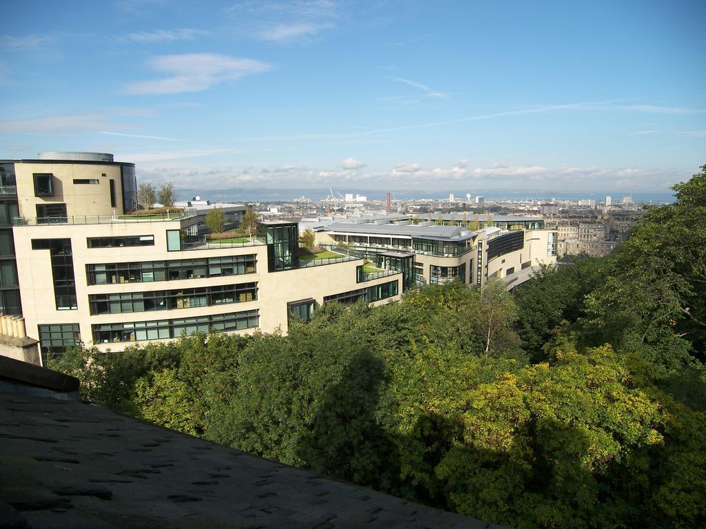 Central Calton Hill What A View Edinburgh Room photo