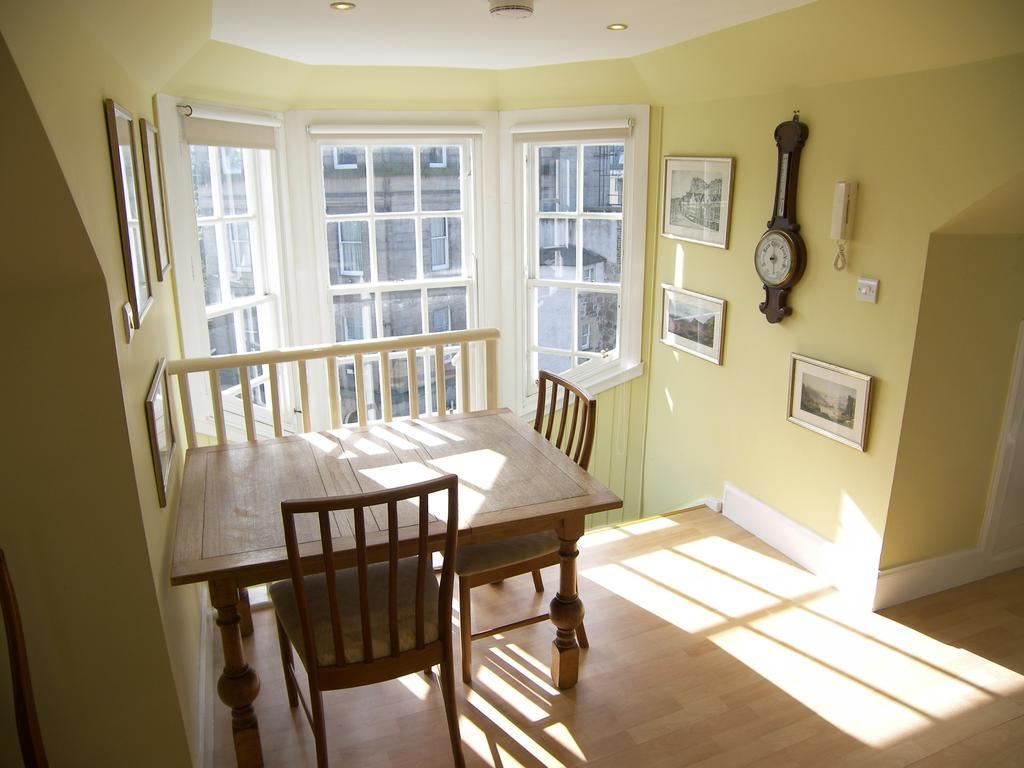 Central Calton Hill What A View Edinburgh Room photo