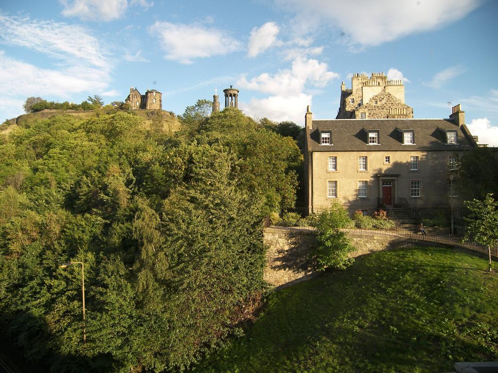Central Calton Hill What A View Edinburgh Room photo